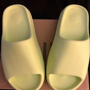 ADDIDAS Yeezy slides Green Original (Authentication) (Quality Control) UK SIZES
